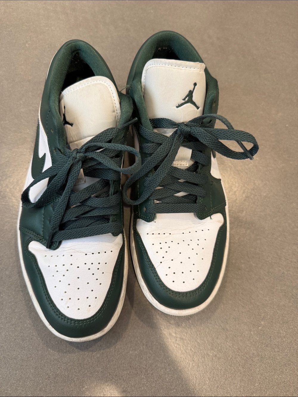 Nike Low-Top Sneakers in White & Dark Green